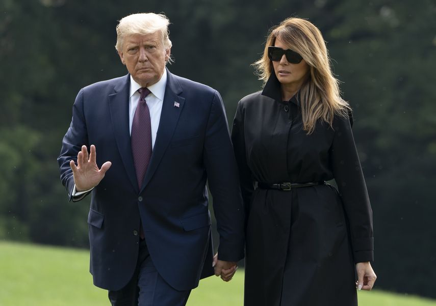 El presidente Donald Trump y la primera dama, Melania Trump,&nbsp;en la Casa Blanca, en Washington.&nbsp;