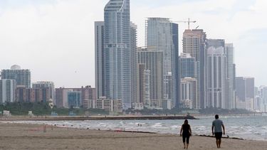 Imagen de Sunny Isles Beach, ciudad en la costa este de Florida y a pocas millas de Surfside.&nbsp;