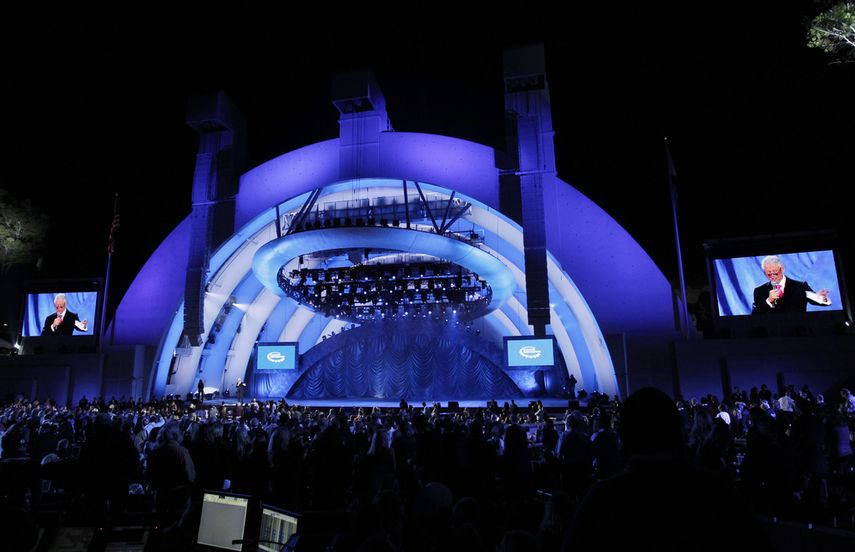 El expresidente Bill Clinton habla en el concierto A Decade of Difference en el Hollywood Bowl en Los Ángeles, el sábado 15 de octubre de 2011. El Ballet Folklórico de México de Amalia Hernández se presentará en una gala en el mismo recinto, el 18 de julio de 2024.
