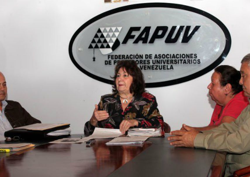 La Fapuv denuncia una pulverización del salario de los docentes universitarios en medio de la crisis económica nacional, que alcanzó en mayo una inflación diaria de 2,4% según datos de la Asamblea Nacional.