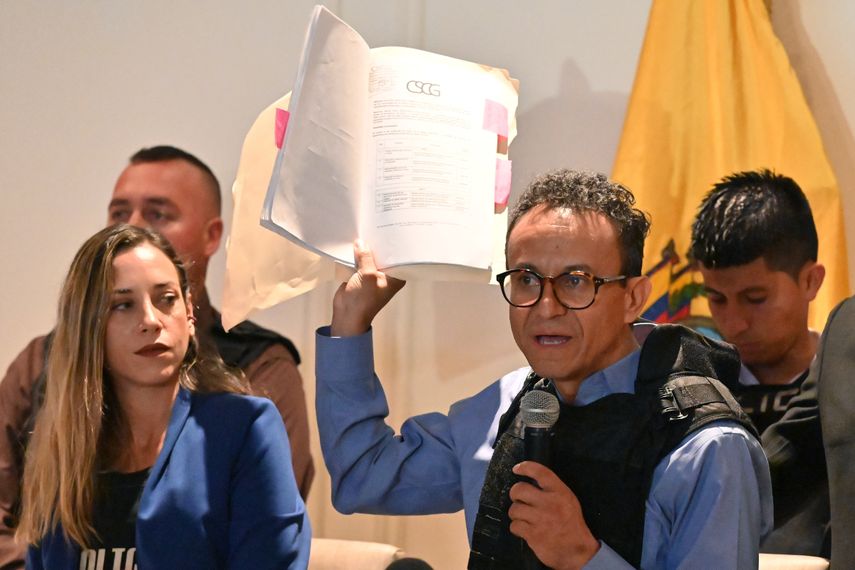 Christian Zurita, de 53 años, era parte del equipo de campaña de Fernando Villavicencio y ahora lo sustituye en la carrera presidencial en Ecuador