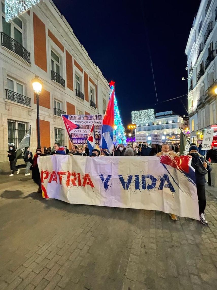 Cubanos protestan en Madrid y Barcelona en defensa de sus Derechos Humanos.