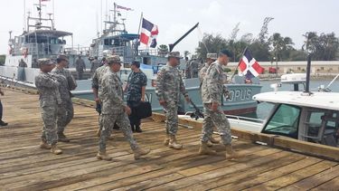 Efectivos de la Armada dominicana y el Comando Sur de los EEUU en una operación conjunta.