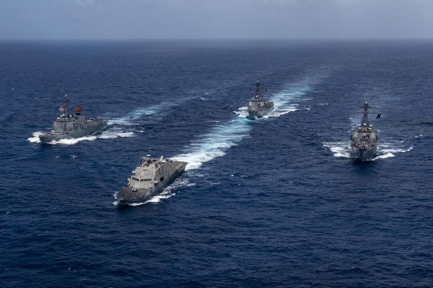 Las naves de guerra USS Detroit, USS Lassen, USS Preble y USS Farragut&nbsp;son vistas&nbsp;en aguas del Caribe el 11 de mayo de 2020 acompa&ntilde;adas de helic&oacute;pteros MH-60R Sea Hawk.&nbsp;