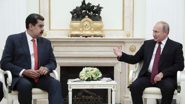 EL presidente de Rusia Vladimir Putin recibe al dictador de Venezuela, Nicolás Maduro, en el Kremlin en Moscú.