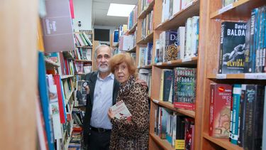 Los libreros Norma y Eduardo Durán.
