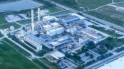 Vista aérea de la siniestrada planta Covanta en Doral.