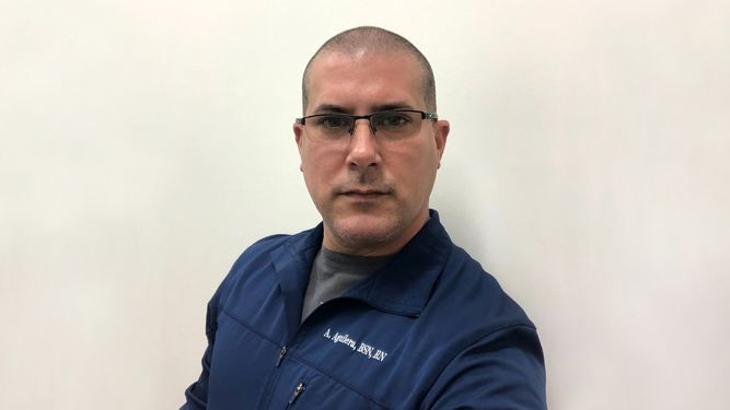 Armando Aguilera, profesional sanitario en el&nbsp;Coral Gables&nbsp;Hospital, en Miami-Dade.