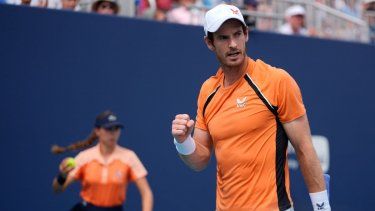 Andy Murray, de Gran Bretaña, celebra después de ganar un juego contra Tomas Machac, de Reública Checa, en su partido de tercera ronda del torneo de tenis Abierto de Miami, el domingo 24 de marzo de 2024, en Miami Gardens, Florida.&nbsp;