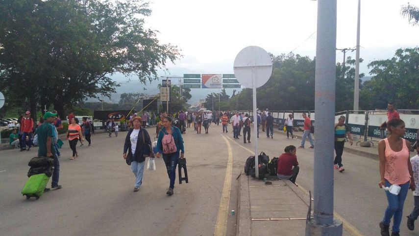 En el centro de Cúcuta, el cruce fronterizo más concurrido entre Colombia y Venezuela, opera un mercado callejero de divisas