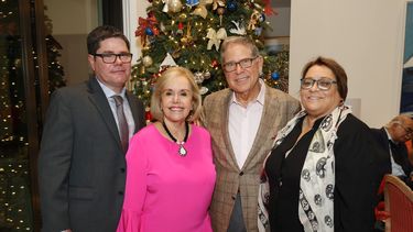 René Rodríguez, premiado por ArtesMiami; Aida Levitan, Ph.D., Presidenta de ArtesMiami; Alberto Ibarguen, Presidente del Knight Foundation; y Adriana Boscah, premiada por ArtesMiami.