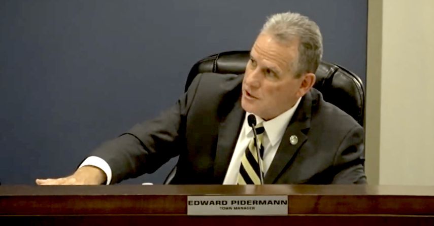 Edward Pidermann, administrador de la Ciudad Miami Lakes Edward Pidermann, administrador de la Ciudad Miami Lakes