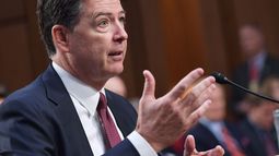 El exdirector del FBI&nbsp; James Comey testifica ante el Senado.