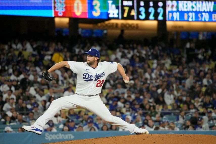 Clayton Kershaw, de los Dodgers de Los Ángeles, labora en su apertura ante los Mets de Nueva York, el martes 18 de abril de 2023&nbsp;