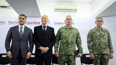 (De izquierda a derecha) el Secretario de Seguridad y Protección Ciudadana (SSPC) de México, Omar García Harfuch; el Fiscal General de México, Alejandro Gertz Manero; el Ministro de Defensa, Ricardo Trevilla Trejo; y el almirante de la Marina Raymundo Pedro Morales Ángeles posan antes de dar una conferencia de prensa sobre la extradición de 29 presuntos capos de la droga a los Estados Unidos en las oficinas de la Secretaría de Seguridad y Protección Ciudadana en la Ciudad de México el 28 de febrero de 2025.&nbsp;&nbsp;