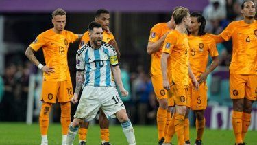 El capitán argentino Lionel Messi celebra tras la victoria ante Países Bajos por penales en los cuartos de final del Mundial, el viernes 9 de diciembre de 2022, en Lusail, Catar.