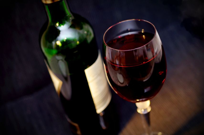 El resveratrol está presente en el vino tinto y un estudio ha confirmado sus beneficios contra el estrés y la ansiedad.