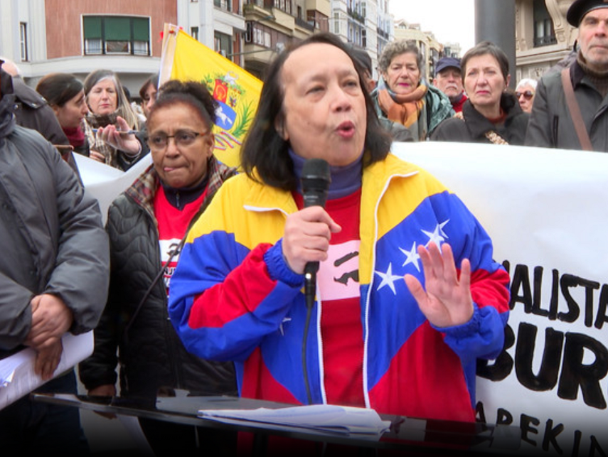 La cónsul de Venezuela en Bilbao, Glenna del Valle Cabello, llamó a los venozolanos a activarse para derrotar la agresión imperialista del presidente de EEUU, Donald Trump, al que ha calificado de asesino y criminal.&nbsp;