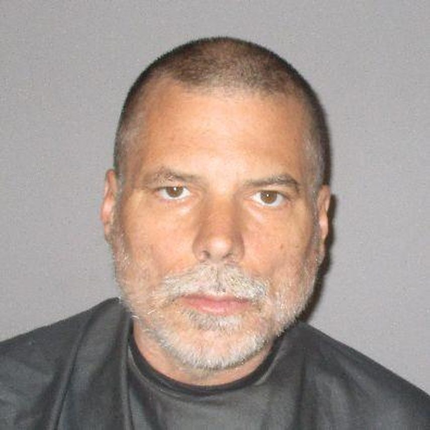 el detenido fue identificado como Kevin John Leahy, de 58 años, y residente en la calle Matienzo Cintrón en Luquillo.