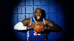 El veterano LeBron James, de los 76ers de Filadelfia, posa para un retrato durante el día de los medios en el Philadelphia 76ers Training Complex, el 28 de septiembre de 2026 en Camden, Nueva Jersey.