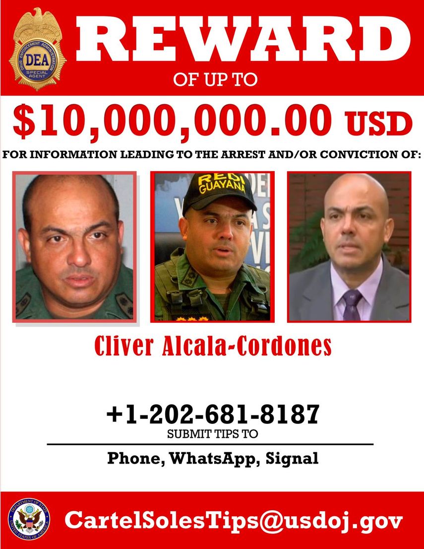 En esta fotografía se muestra un póster divulgado el 26 de marzo de 2020 por el Departamento de Justicia de Estados Unidos, en el que se ofrece una recompensa de 10 millones de dólares por información que conduzca al arresto del exgeneral venezolano Clíver Alcalá-Cordones.