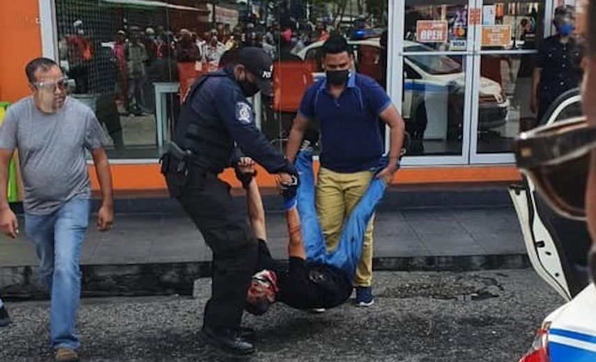 El cuerpo del cubano Carlos Manuel Olivere, muerto por un disparo de un polic&iacute;a.&nbsp;