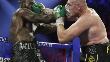 En foto de archivo del 22 de febrero del 2020 Tyson Fury enfrenta a Deontay Wilder por el t&iacute;tulo de peso pesado de la Consejo Mundial de Boxeo en Las Vegas.&nbsp;