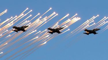 Aviones de combate Su-25 del ejército bielorruso se desplazan durante un desfile para celebrar el Día de la Independencia, el miércoles 3 de julio de 2019, en Minsk, Bielorrusia.&nbsp;