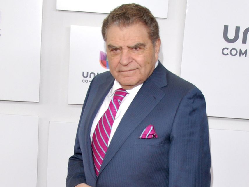 El afamado conductor de televisión acude a la entrega del premio Ícono de People en Español. (UNIVISION)