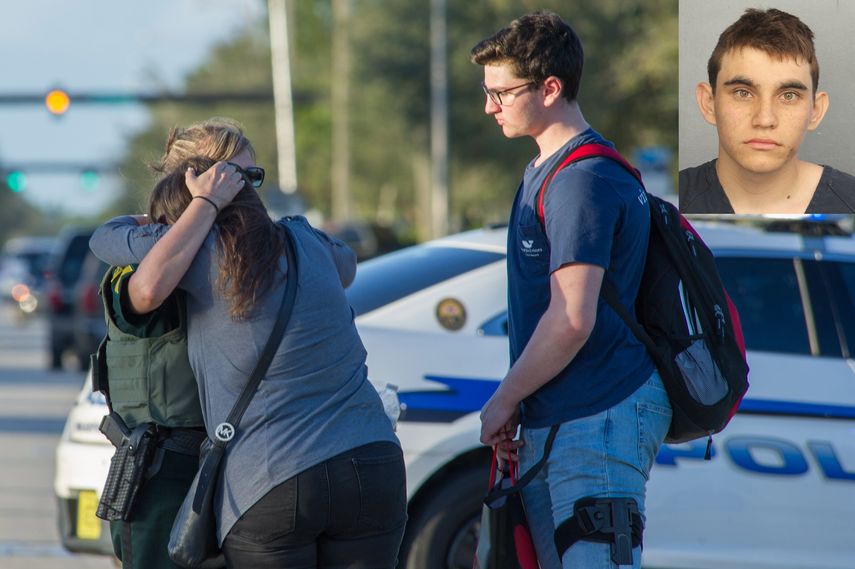 Una mujer abraza a una funcionaria&nbsp;a las afueras de la escuela. En el recuadro el retrato&nbsp; facilitado por la Oficina del Sheriff del condado de Broward que muestra al acusado del tiroteo perpetrado en una escuela de&nbsp;Florida&nbsp;que causó 17 muertos y 14 heridos, Nikolas Cruz, en Fort Lauderdale,&nbsp;Florida (Estados Unidos).&nbsp;