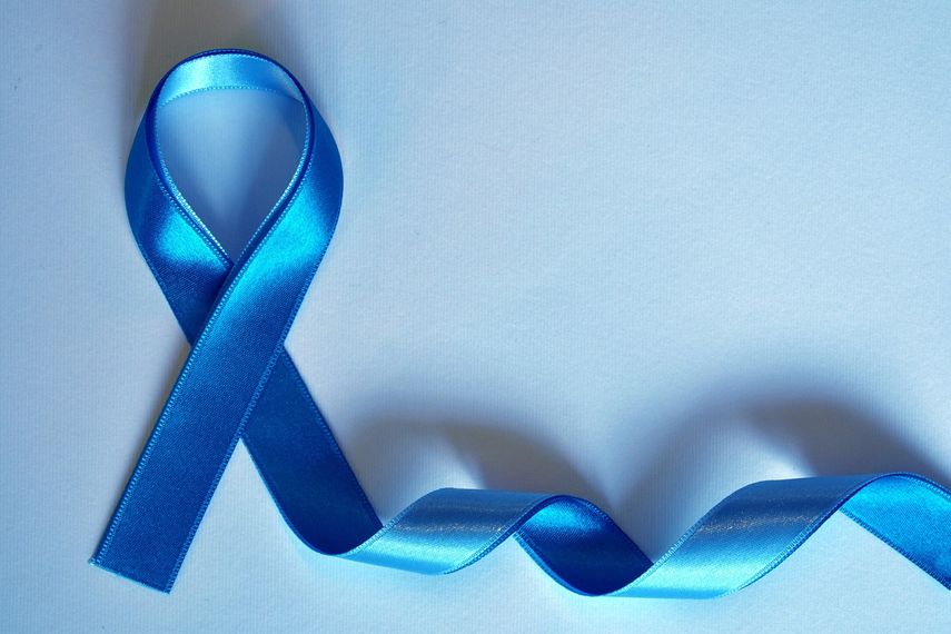 El lazo azul, símbolo de la lucha contra el cáncer de próstata.&nbsp;