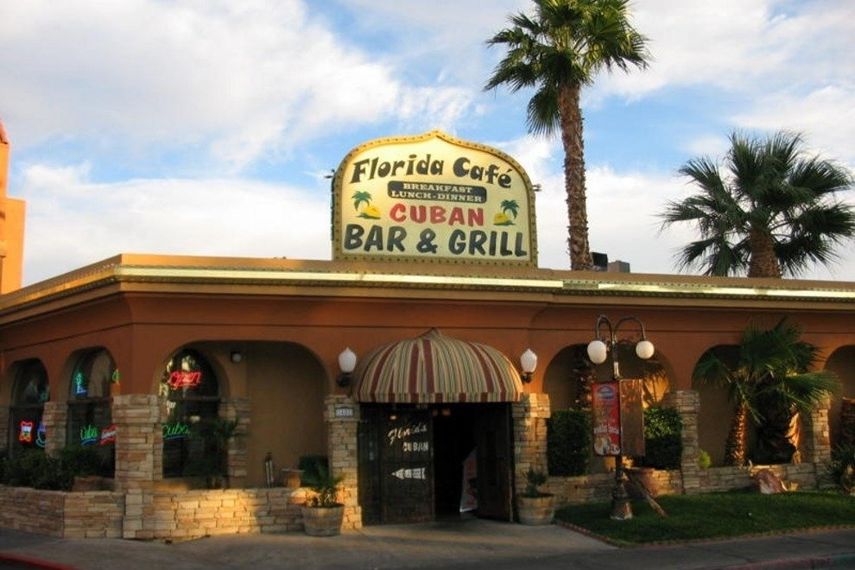 Enlatados, alimentos no perecederos, agua, cobijas, ropa y medicinas básicas hacen parte de los productos que se están recibiendo en el Florida Café.