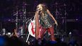 En esta imagen de archivo, Steven Tyler, de la banda Aerosmith, actúa en el inicio de su gira Peace Out: The Farewell Tour, el 2 de septiembre de 2023, en el Wells Fargo Center en Filadelfia.