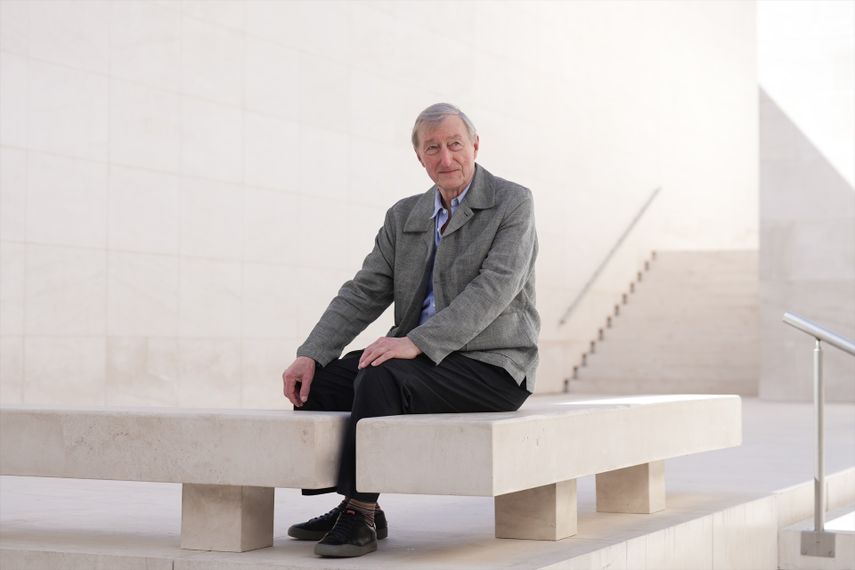 El escritor Julian Barnes durante la presentación de su libro ‘Despedidas’, en el CaixaForum, a 12 de mayo de 2026, en Barcelona, Catalunya (España). La presentación del libro coincide con su publicación en España y se enmarca en el festival literario de CaixaForum ‘En otras palabras’. Barnes analiza en su libro temas como el paso del tiempo, la memoria, las pérdidas y la forma en que nos despedimos&nbsp;de personas y etapas de la vida.