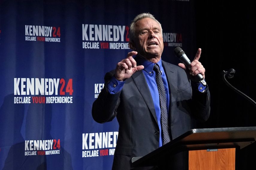 El candidato presidencial Robert F. Kennedy Jr. habla durante un acto de campaña en el Adrienne Arsht Center for the Performing Arts del condado de Miami-Dade, el jueves 12 de octubre de 2023, en Miami, Florida.&nbsp;