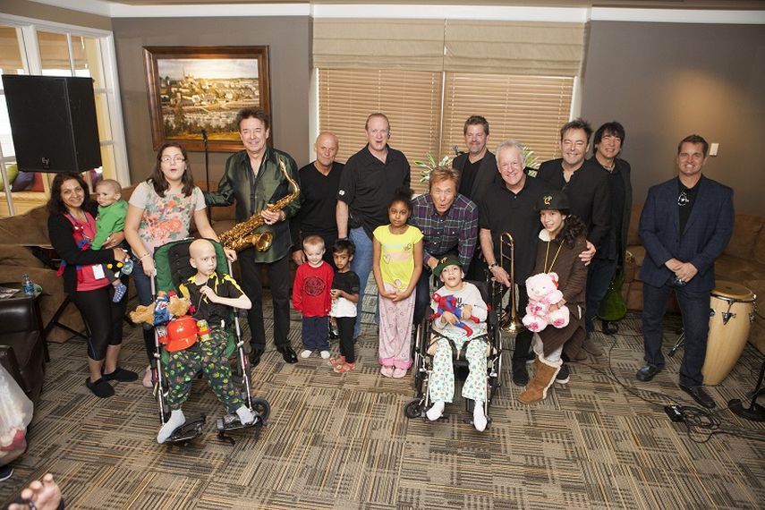 La Banda Chicago visita la Casa Ronald McDonald, ubicada cerca del hospital Lurie Childrens de Chicago. (CORTESÍA)