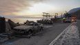 Un automóvil quemado se ve estacionado junto a casas reducidas a cenizas en el incendio de Palisades, a lo largo de la Pacific Coast Highway en Malibú, California, el 9 de enero de 2025.&nbsp; 