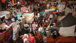 Ciudadanos en las calles de Manila