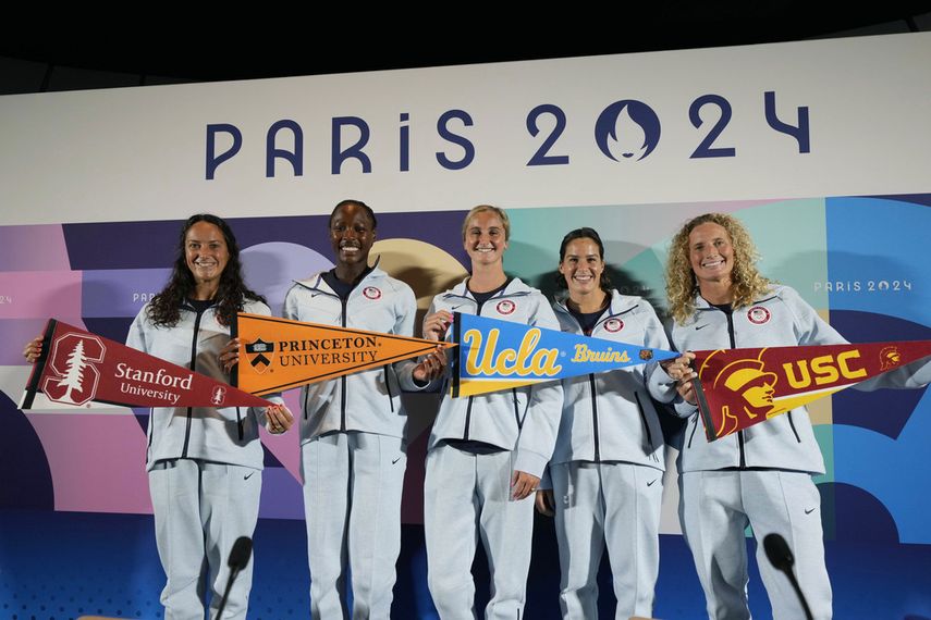 Las integrantes del equipo femenino de waterpolo de Estados Unidos Maggie Steffens, Ashleigh Johnson, Madeline Musselman, Rachel Fatal y Kaleigh Gilchrist posan para retratos tras una conferencia de prensa previa a los Juegos Olímpicos de Verano 2024 el miércoles 24 de julio de 2024, en París, Francia.