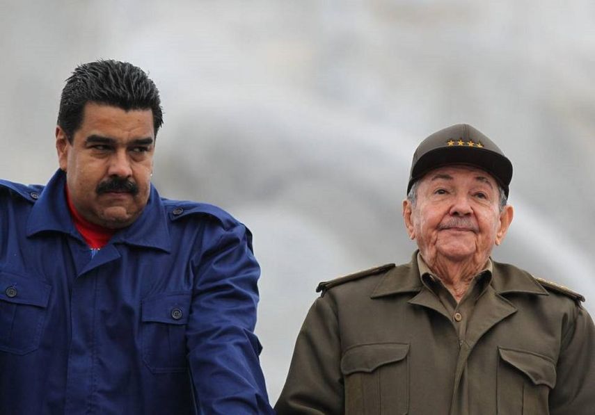 Nicolás Maduro y Raúl Castro el 01MAY15 en La Habana.&nbsp;