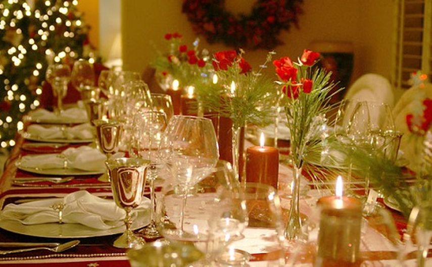 Comer lentejas. Es una tradición para quienes quieren atraer la buena fortuna y la abundancia. En Italia y otros países, se cree que comer este alimento garantiza que no faltará la comida durante los próximos 12 meses. Otros las asocian con la imagen de las antiguas monedas de oro, e incluso existe la tradición de regalar un monedero lleno de lentejas por la creencia de que se acabarán convirtiendo en monedas.