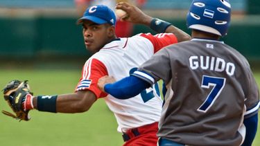Olivera tiene que convencer que puede jugar pelota de Grandes Ligas de inmediato. (ARCHIVO)