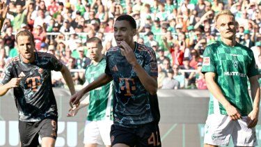 Jamal Musiala del Bayern Munich celebra tras anotar el segundo tanto en el encuentro ante el Werder Bremen en la Bundesliga el sábado 21 de septiembre del 2024.&nbsp;