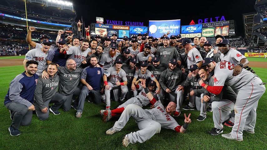 Los de Boston celebraron en grande en casa de sus acérrimos rivales, el Yankee Stadium.