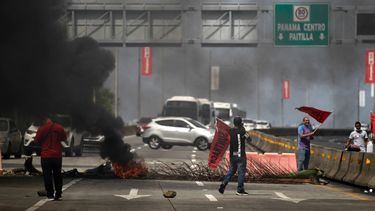 Organizaciones sociales rompieron el lunes un acuerdo firmado con el gobierno panameño en víspera para desbloquear las principales vías de Panamá