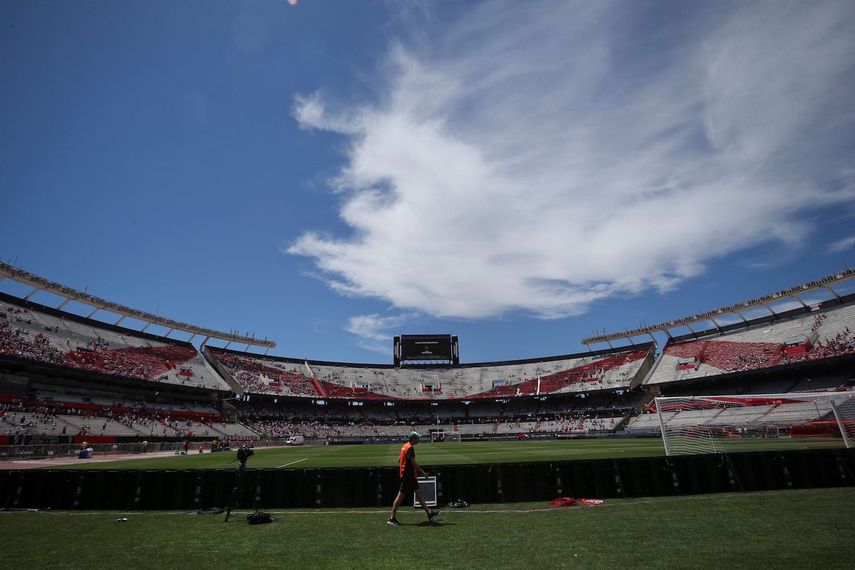 El partido se debía jugar el sábado, se reprogramó para el domingo y finalmente no se llevó a cabo.