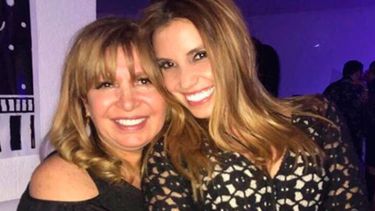 Magda Rodríguez y su hija Andrea Escalona.