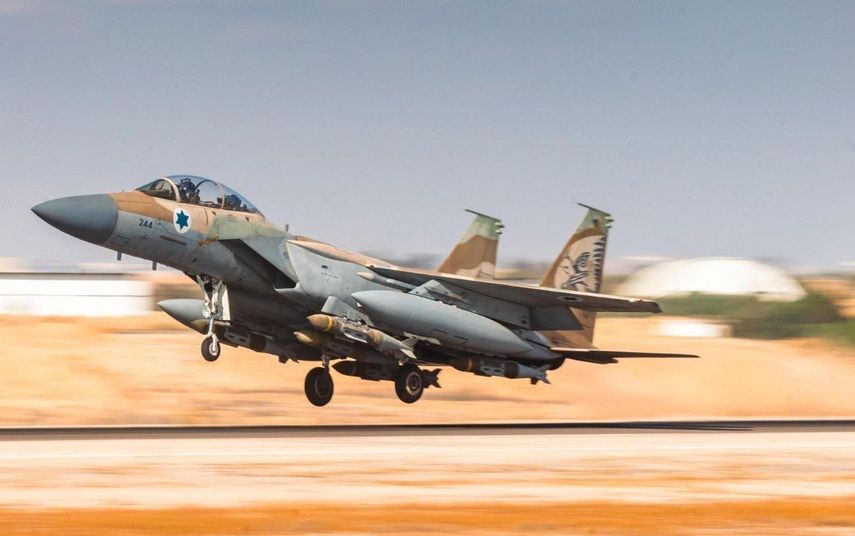 Un avión de combate F-15 israelí despegando para bombardear objetivos militares.&nbsp; &nbsp;