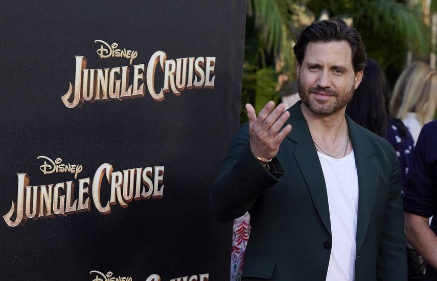 El actor venezolano Edgar Ramírez, miembro del elenco de Jungle Cruise, posa durante el estreno mundial de la película el sábado 24 de julio de 2021 en Disneyland, en Anaheim, California.