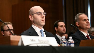 Stephen Miran durante el debate en el Senado donde fue confirmado como nuevo gobernador del Comité Monetario de la Reserva Federal.